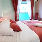 Guesthouse Pomena 4* Помена