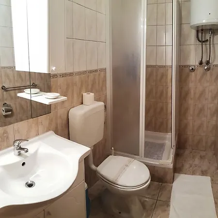 Guesthouse Pomena ポメナ