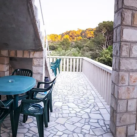 Guesthouse Pomena ゲストハウス