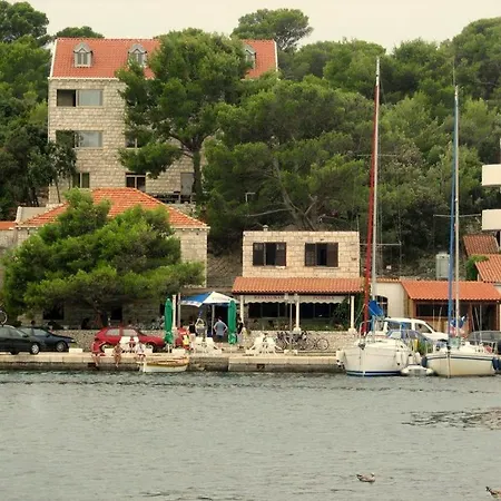 Guesthouse Pomena 게스트하우스