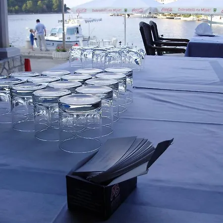 Guest house Guesthouse Pomena 4*