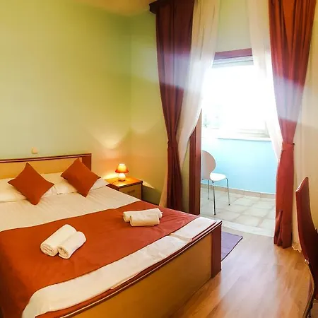Guest house Guesthouse Pomena 4*
