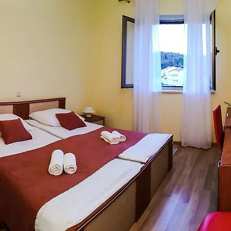 Guest house Guesthouse Pomena Pomena